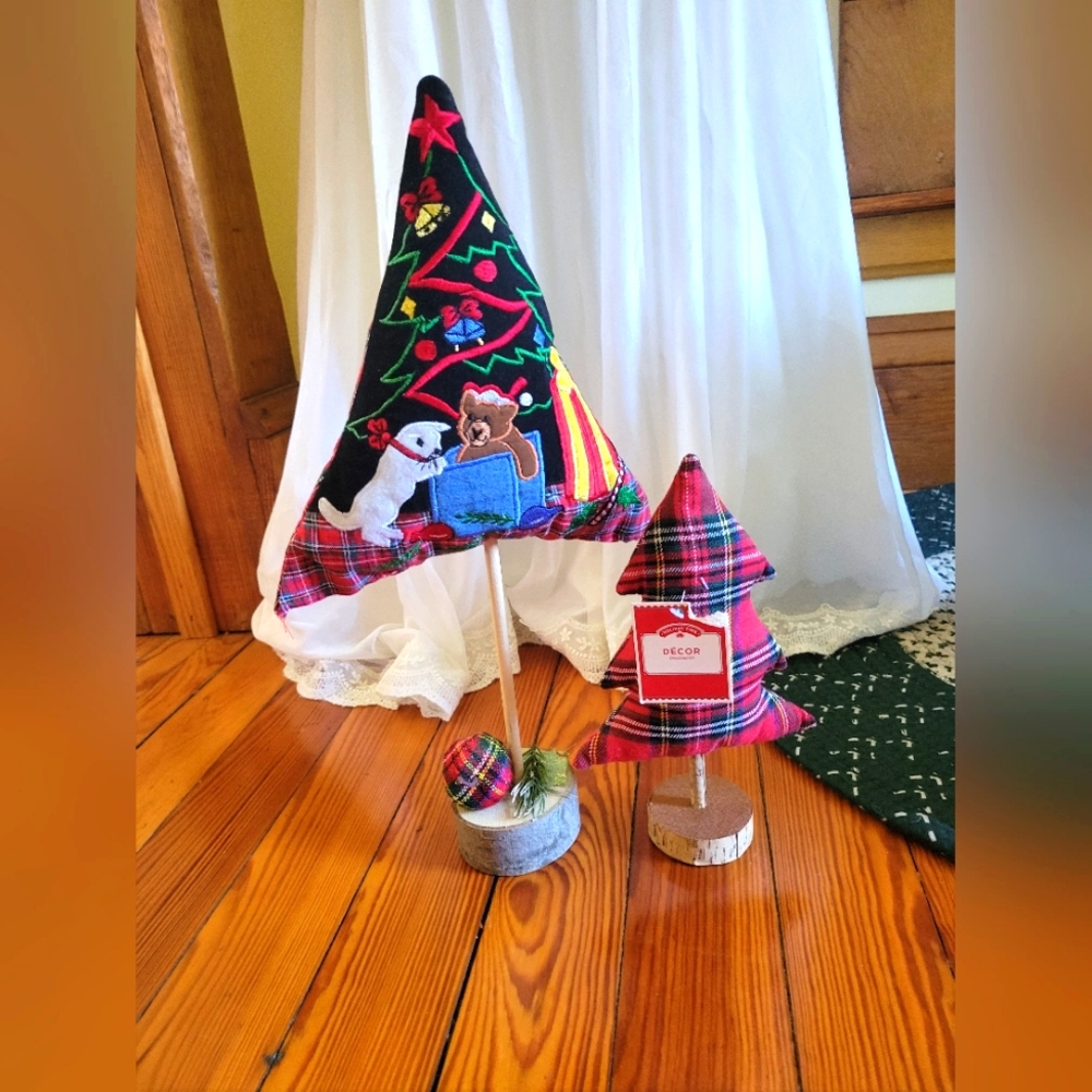 ❤️🩷❤️Cat lovers christmas tree decor standing plush plaid gingham tree set x2